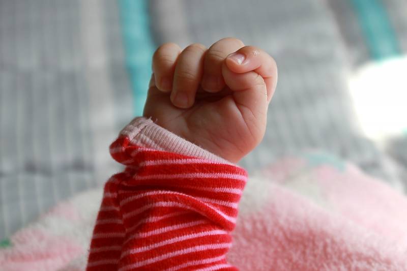 «Говорящий» язык жестов малыша: как родителям понять его