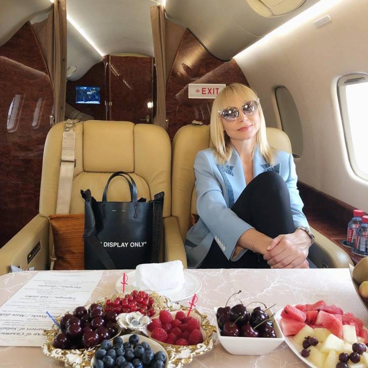 Кристина Орбакайте решила уехать в Нью-Йорк к мужу и дочери из-за низкой популярности в России