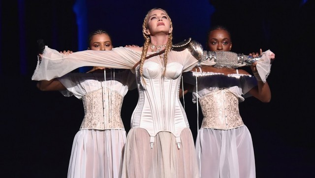 Как тело Мадонны наказывает её за десятки лет диет и суровых нагрузок