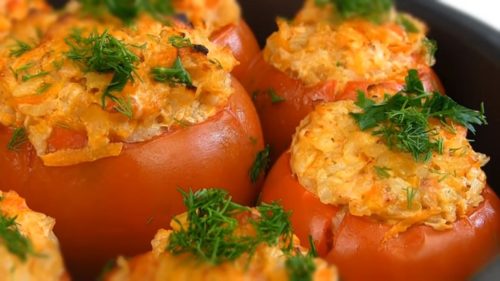 Вкуснейшее горячее блюдо: фаршированные помидоры