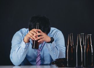 5 опасных мифов об алкоголизме, которые мешают начать лечение